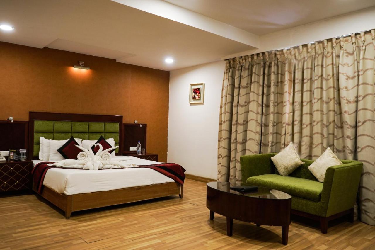 Hotel Adityaz Gwalior Exterior photo