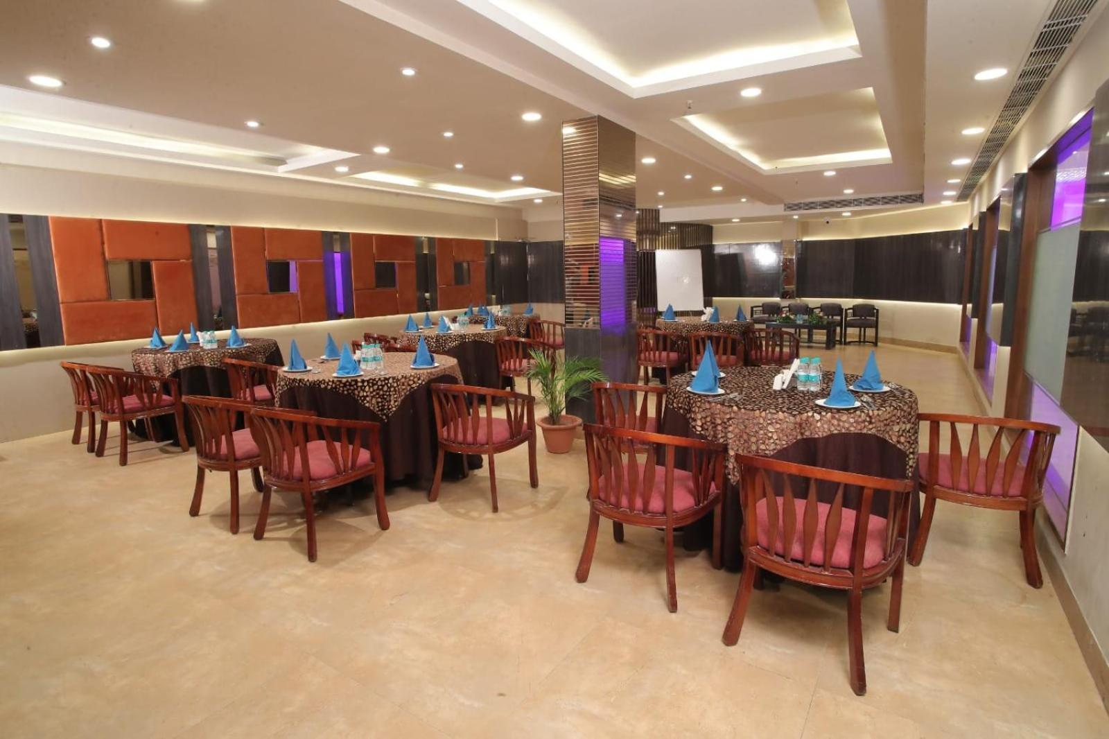 Hotel Adityaz Gwalior Exterior photo