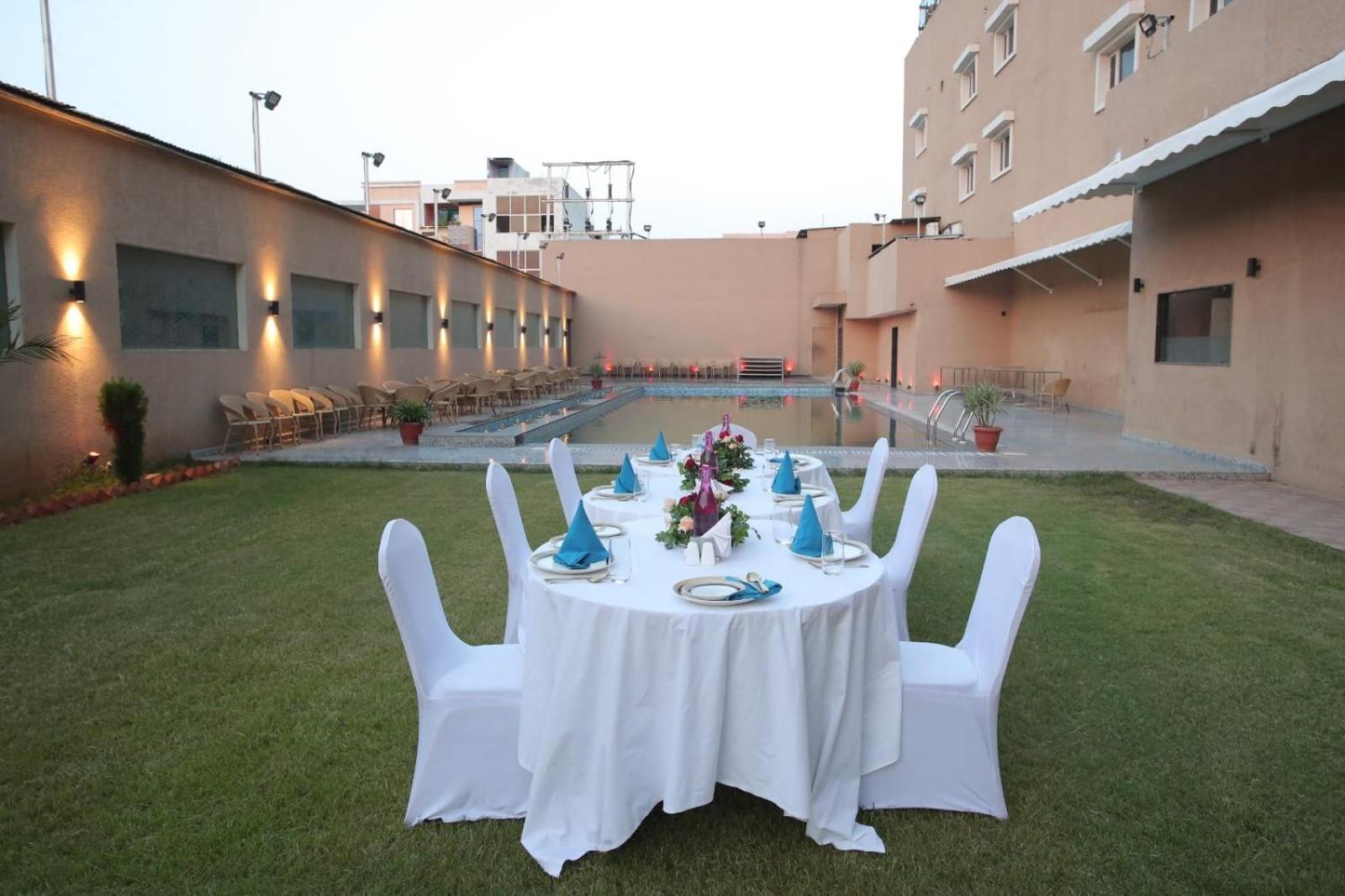 Hotel Adityaz Gwalior Exterior photo