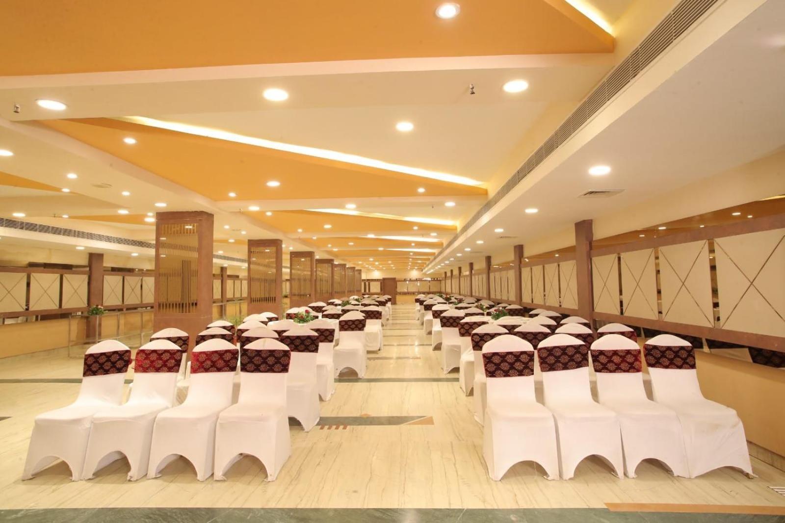 Hotel Adityaz Gwalior Exterior photo