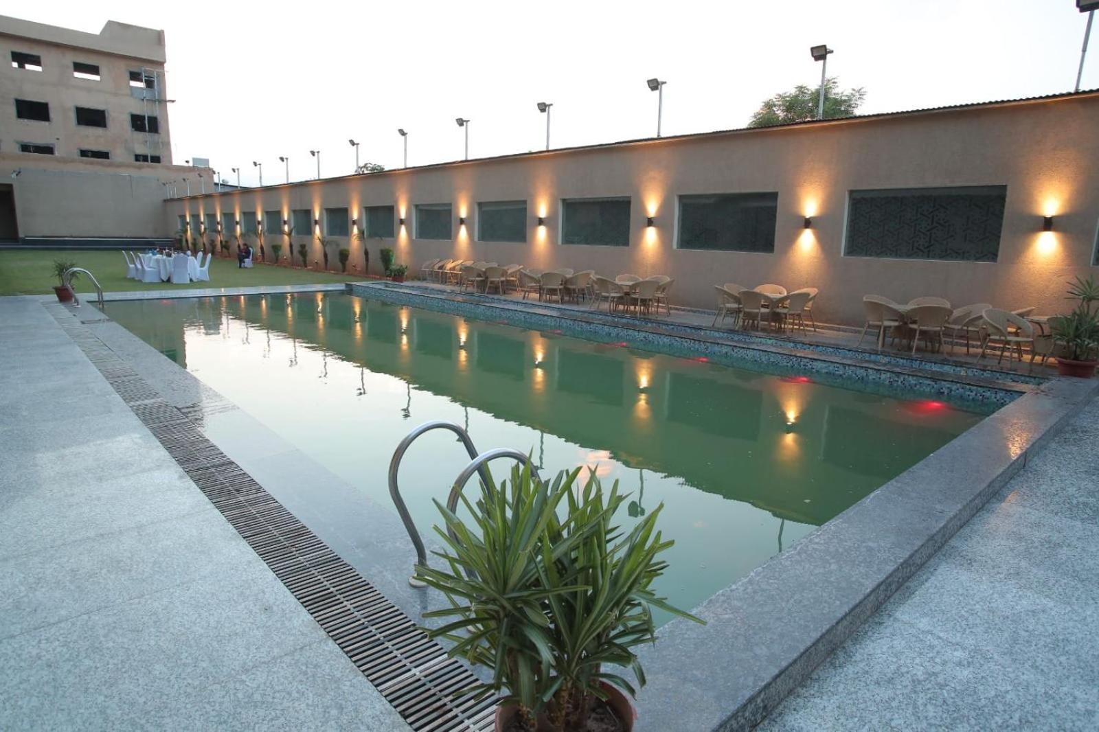 Hotel Adityaz Gwalior Exterior photo